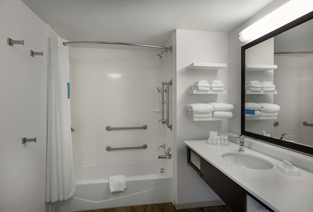Studio, 2 Queen Beds, Accessible, Bathtub photo 3