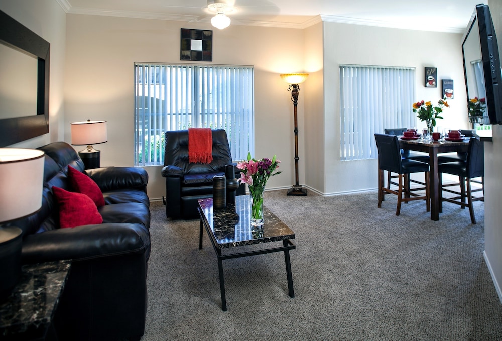 Deluxe Condo, 1 Bedroom photo 3