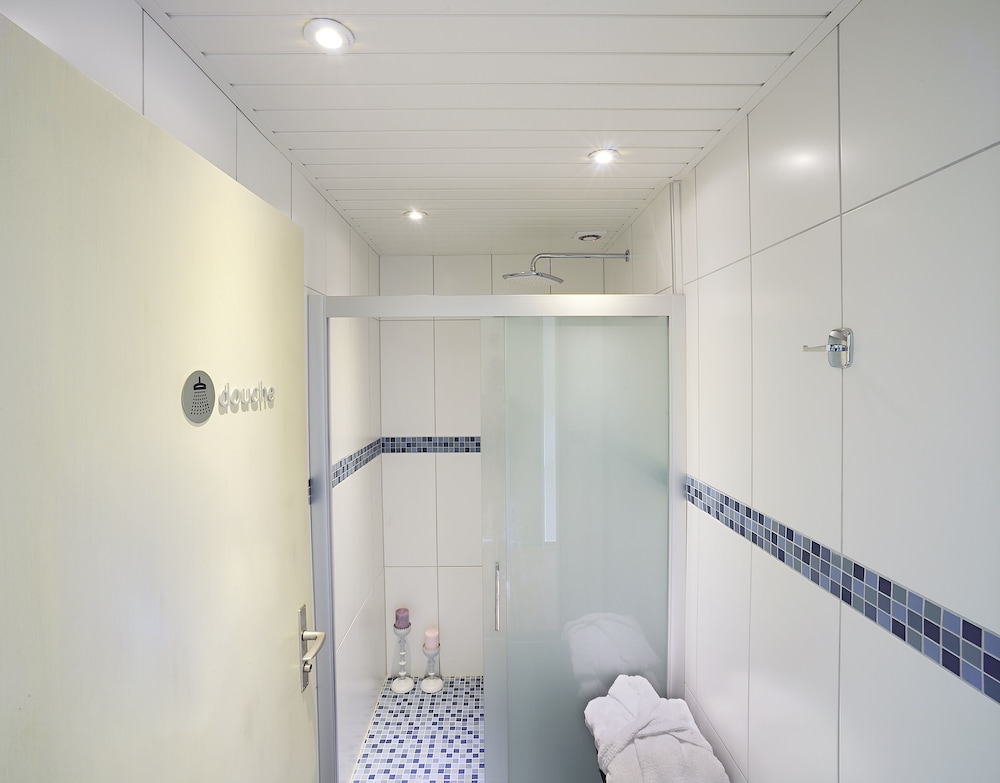 Economy Double or Twin Room photo 2