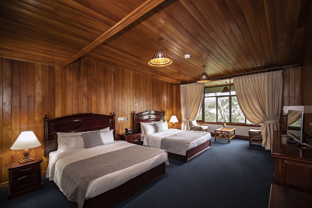 Superior Room, 2 Queen Beds - Photo 10