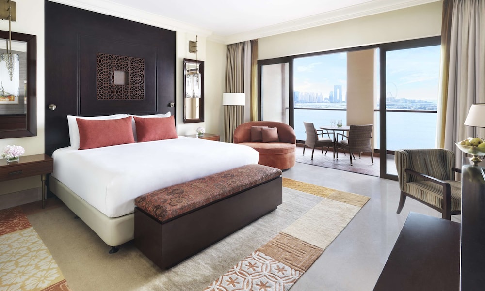 Signature Suite, 1 King Bed, Jetted Tub, Sea View