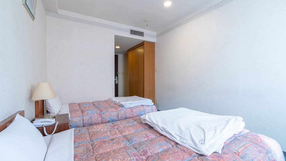 Basic Twin Room, Smoking - Photo 13