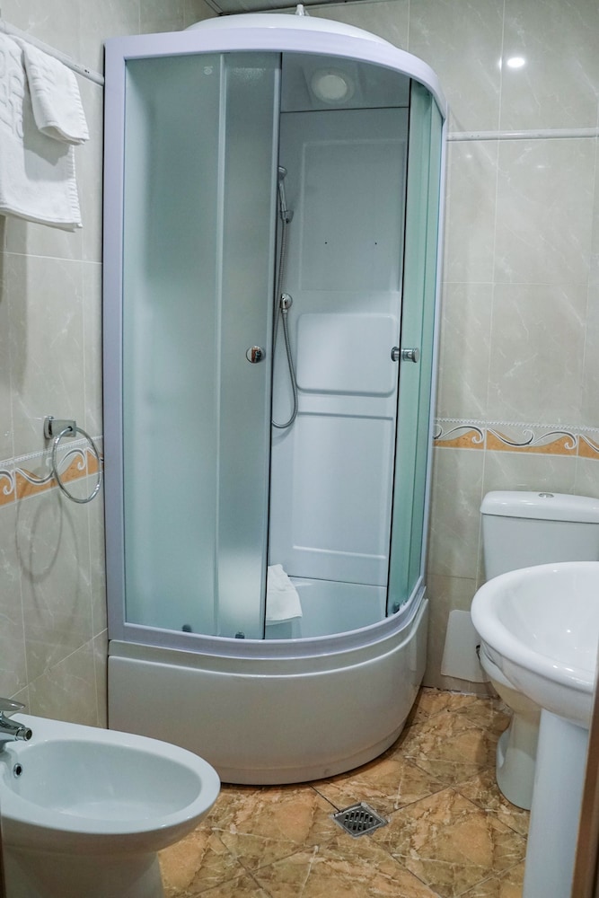 Standard Single Room, Partial Lake View photo 3