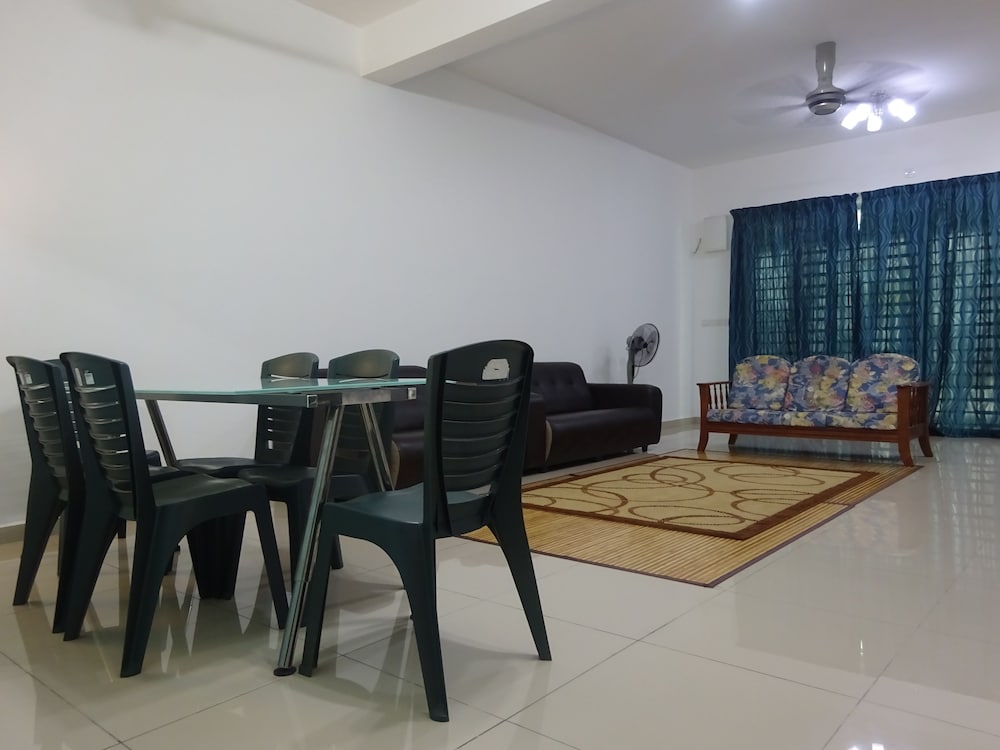 House, 4 Bedrooms photo 2