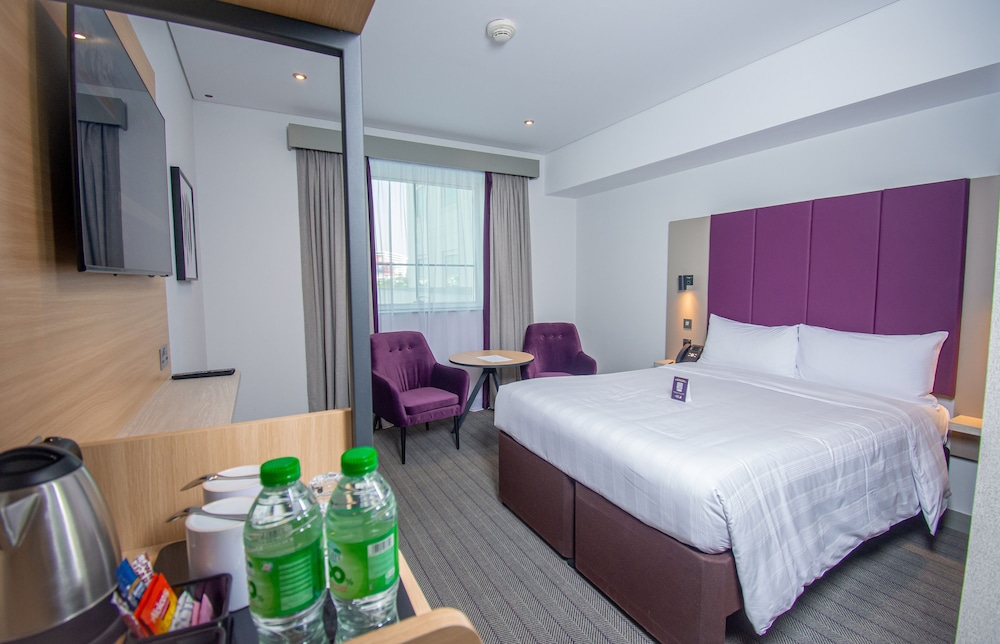 Double Room, 1 Queen Bed, Non Smoking (NewStyle-Free DXB Shuttle 30min T3&T1) photo 3