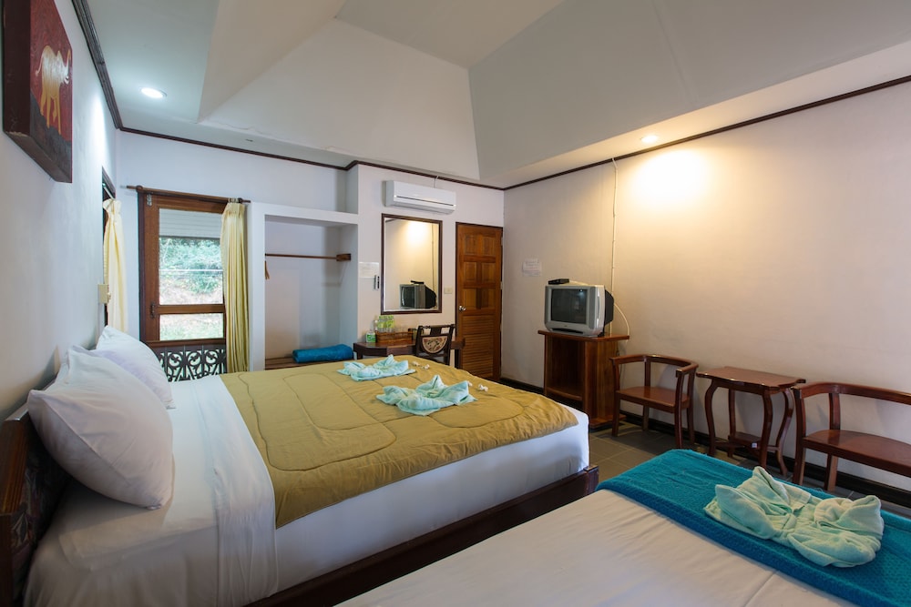 Beach Chalet - Photo 2
