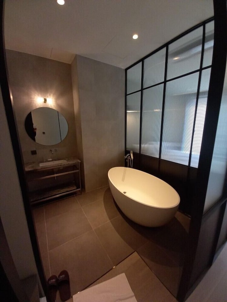 Deluxe Room - Photo 9