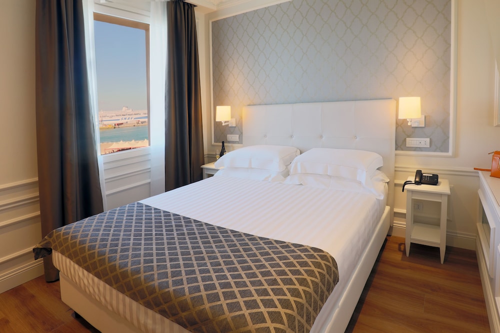 Executive Room - Photo 6