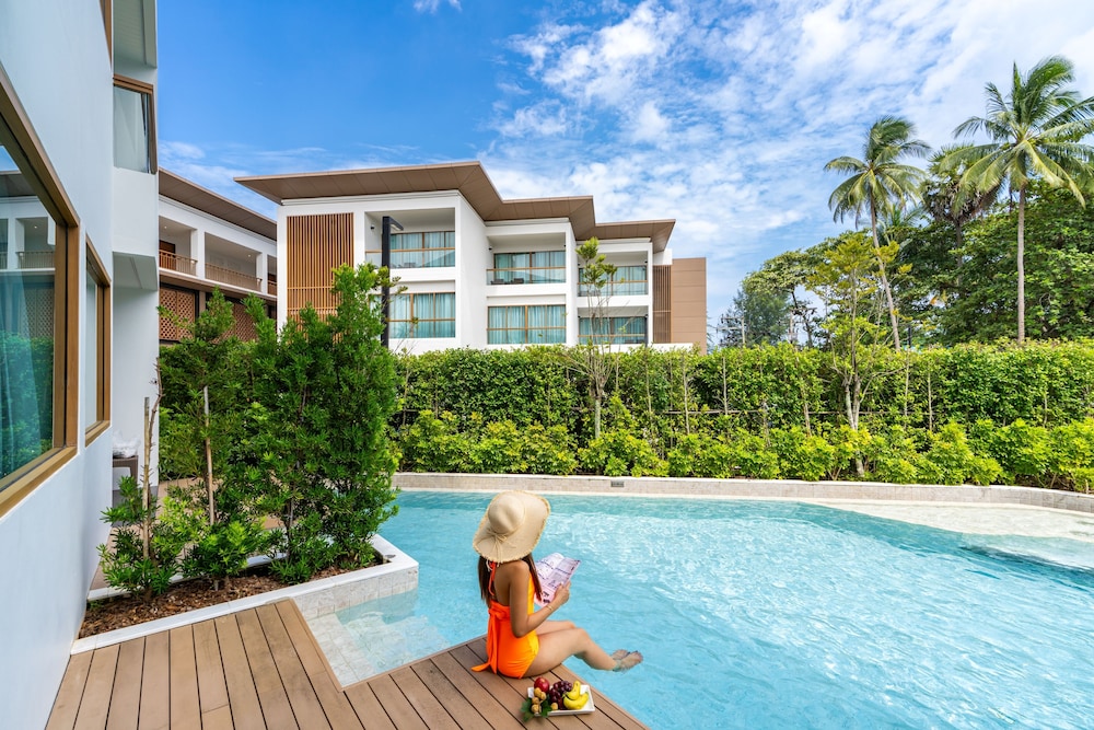 Grand Deluxe Pool Access - Photo 4