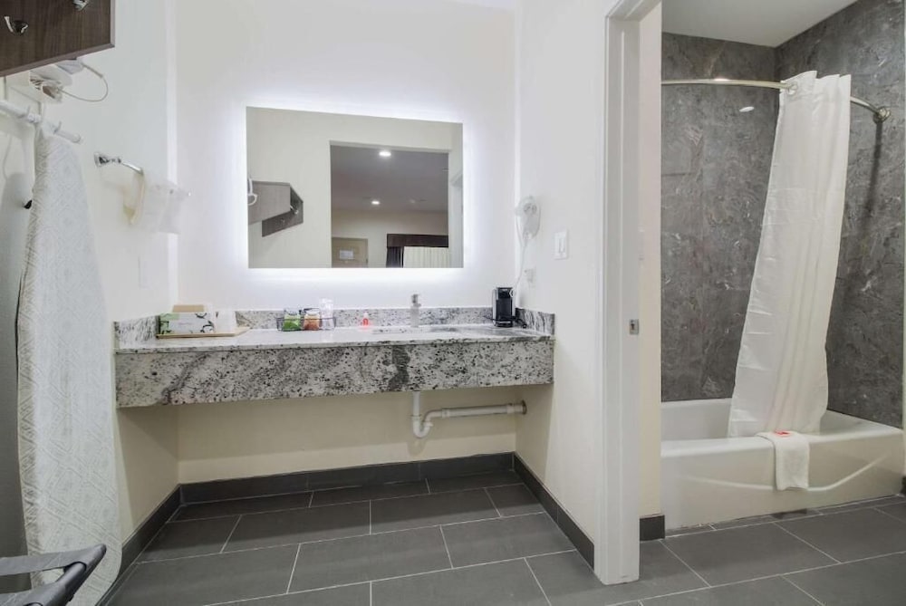 Double or Twin Room - Photo 2
