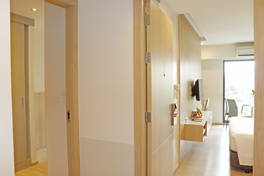 Family Suite, 2 Bedrooms, Garden View photo 3