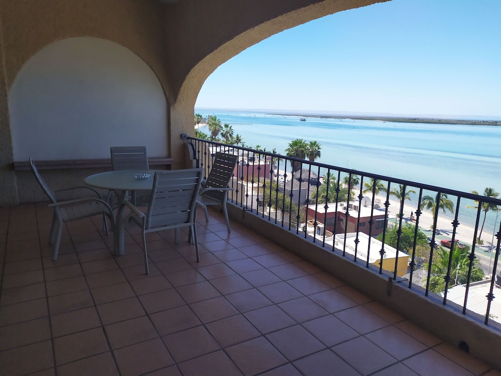 Two-Bedroom Apartment with Ocean View-2nd Floor photo 2