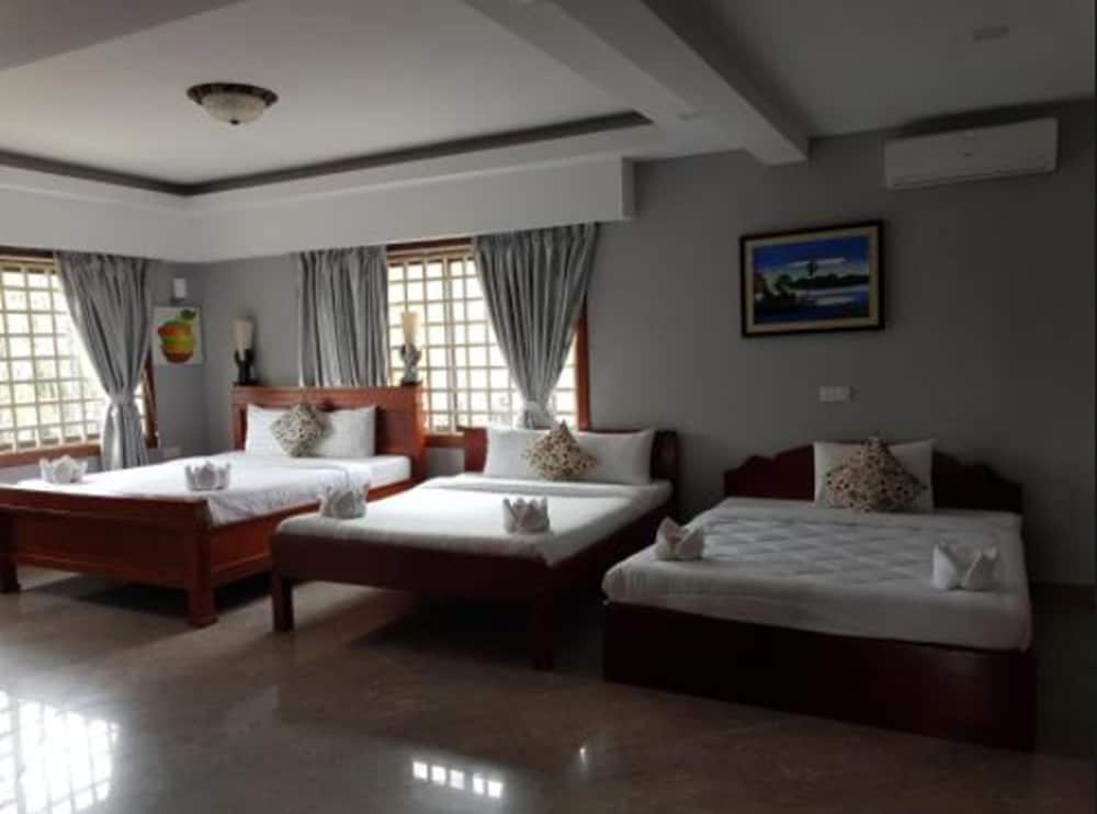 Deluxe Triple Room, Multiple Beds, Non Smoking