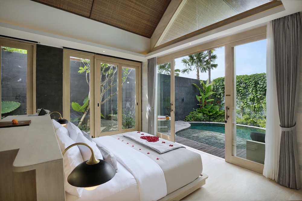 Smart 1 Bedroom Villa with Private Pool & Hot Tub - Photo 3