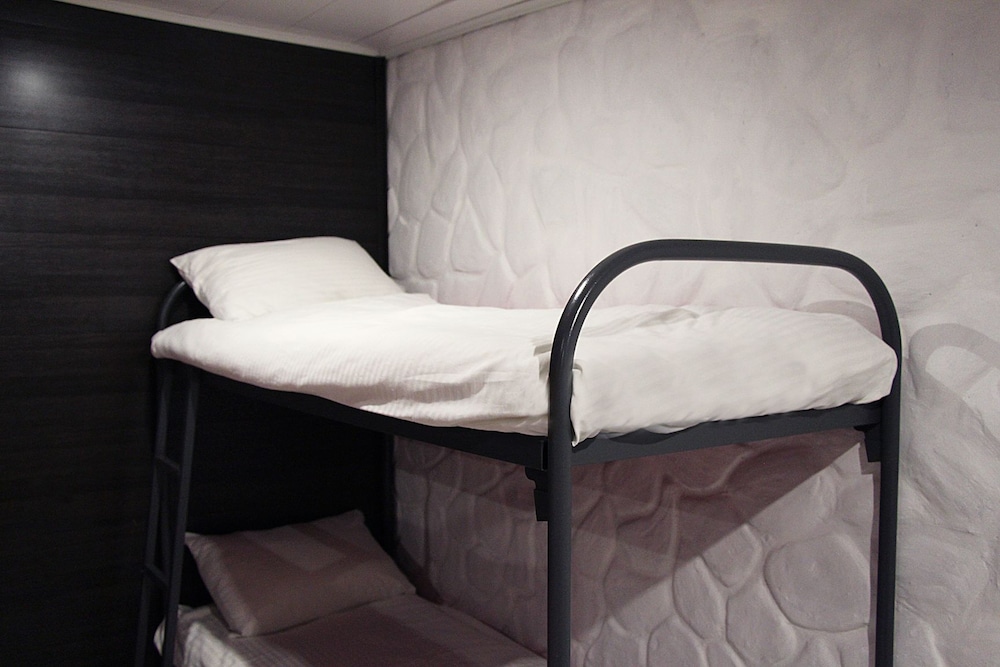 One Bed In 6-Bed Mixed Dormitory