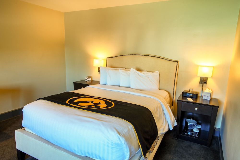 Business Room, 1 Queen Bed (Interior View) photo 1