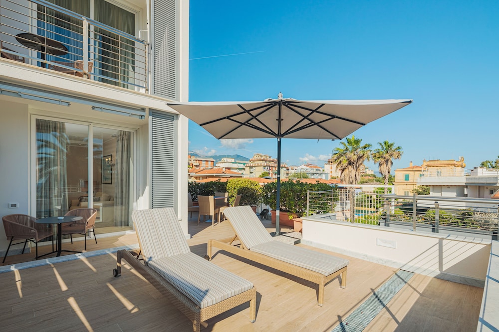 Suite, Terrace, Oceanfront - Photo 5