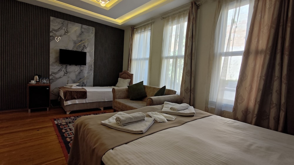 Economy Triple Room photo 1