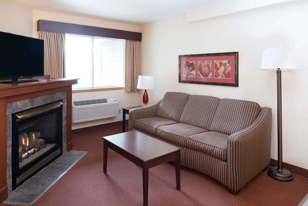 Premier Suite, 1 King Bed, Non Smoking photo 2