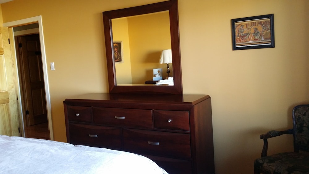 One King Bed photo 2