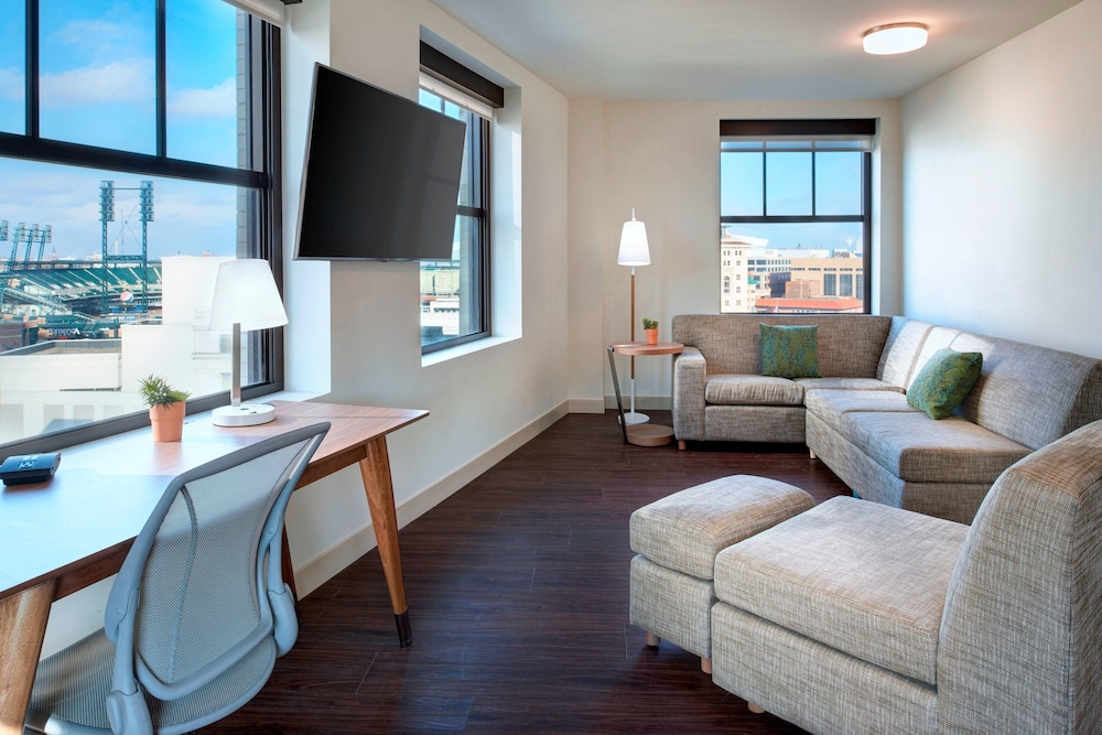 Suite, 1 Bedroom, City View - Photo 9