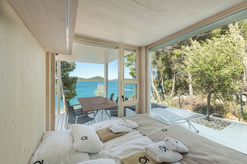 Deluxe Holiday Home - Beachfront