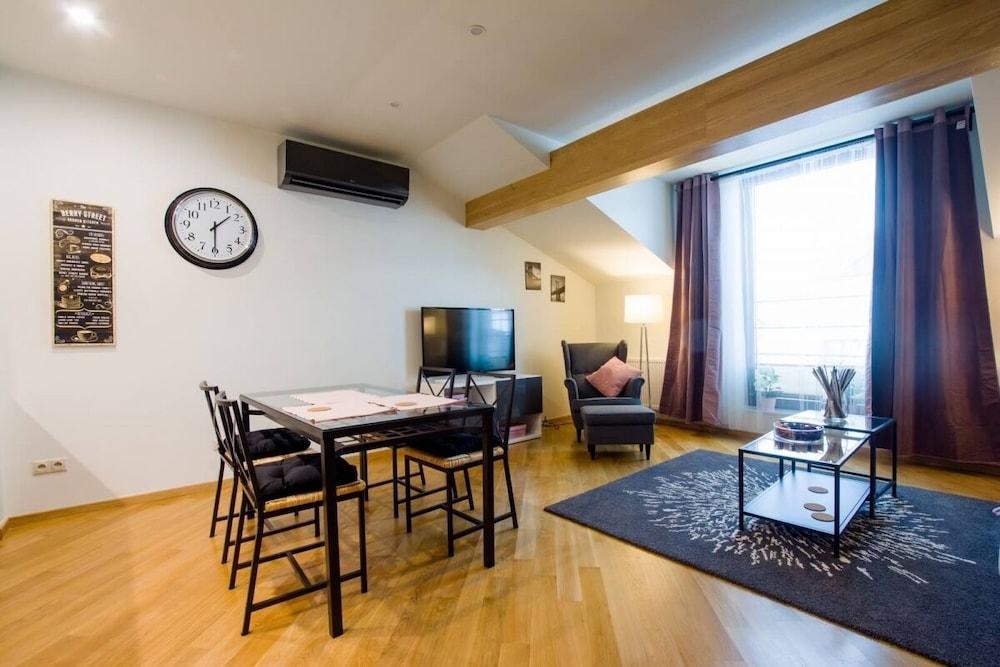 Exclusive Apartment, 1 Bedroom, Kitchenette, City View photo 2