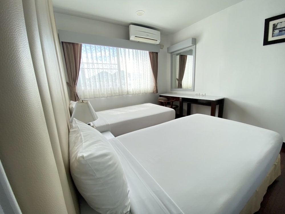 2 Bedrooms Suite photo 2