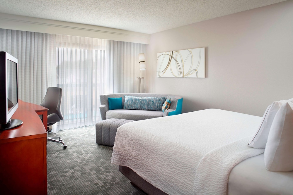Room, 1 King Bed with Sofa bed, Accessible (Mobility/Hearing Roll In Shower) - Photo 1