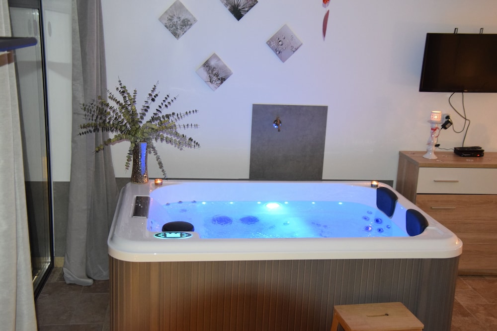 Romantic Cottage, Hot Tub (L'Étoile Spa) - Photo 9