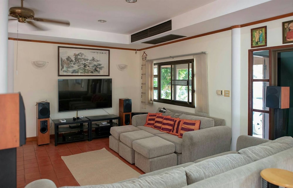 Villa photo 1