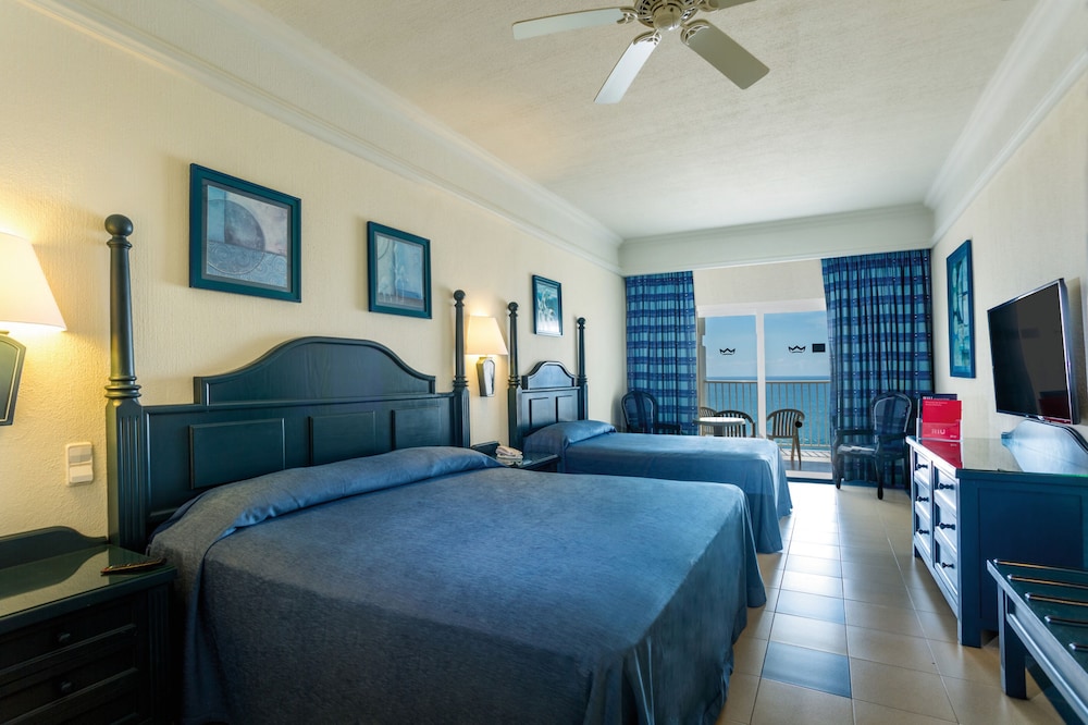 Family Room, Ocean View (U)