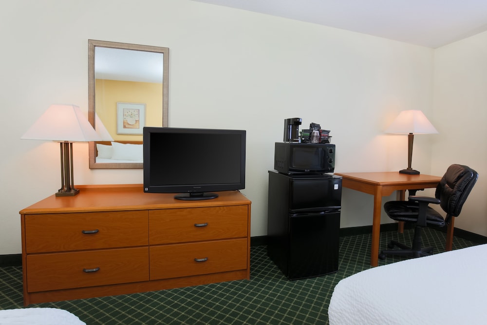 Standard Room, 2 Queen Beds, Non Smoking - Photo 4