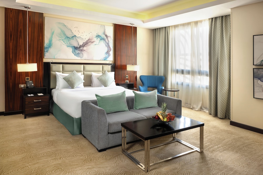 Grand Room, 1 King Bed, City View (Deluxe) - Photo 6