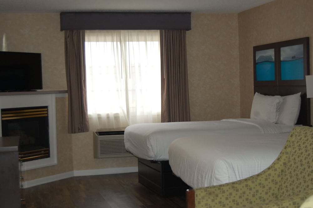 Suite, 2 Queen Beds, Fireplace - Photo 4