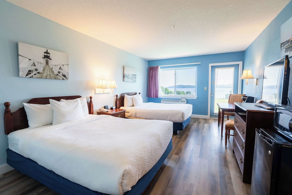 Standard Room, 2 Queen Beds, Bay View, Ground Floor - Photo 6