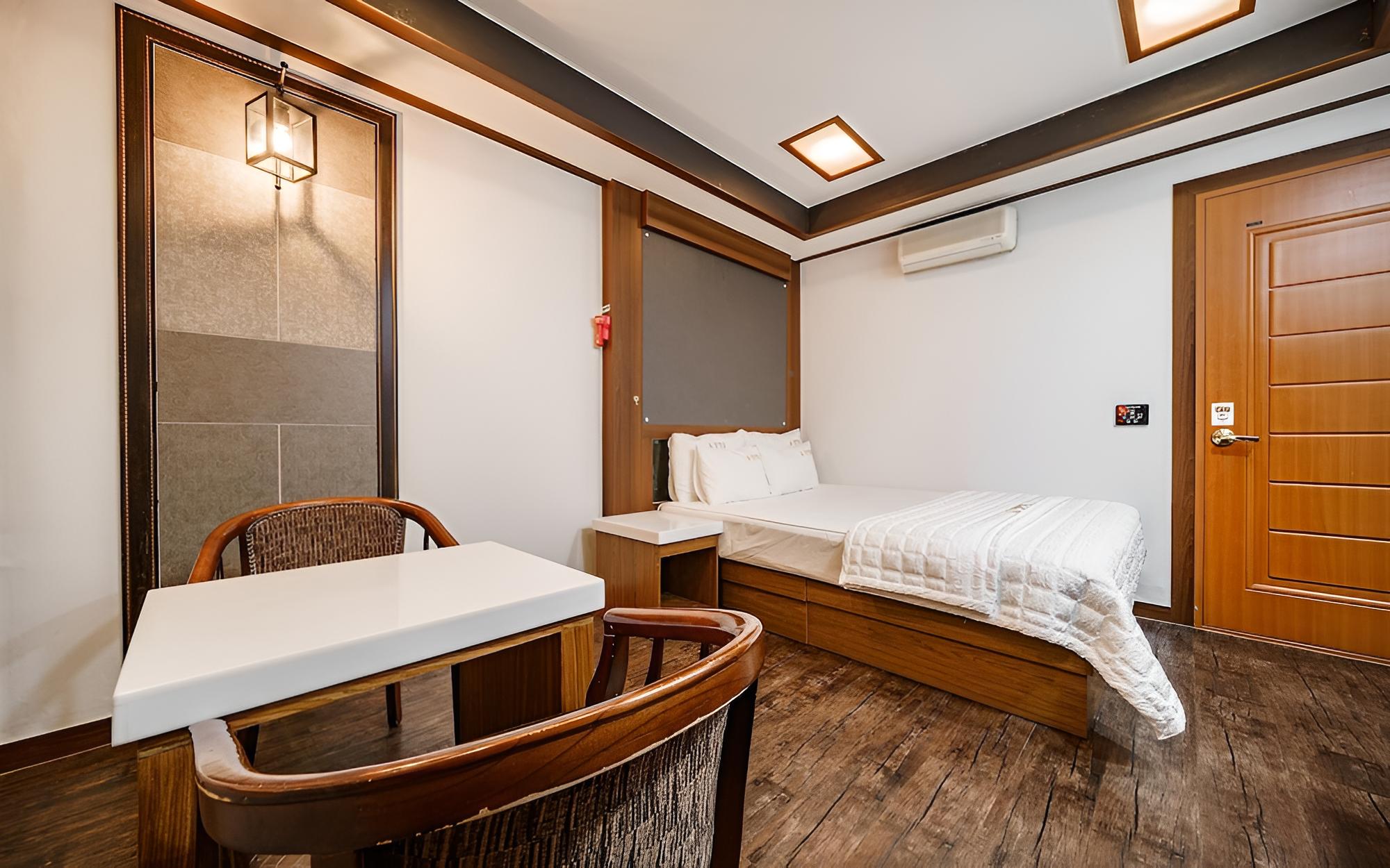 Room (Standard Room) - Photo 3