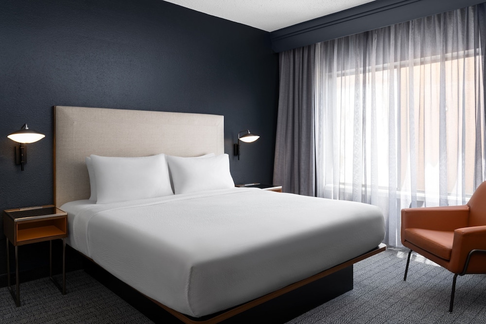 Suite, 1 Bedroom - Photo 1