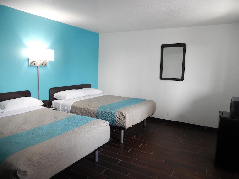 Standard Room, 2 Queen Beds, Non Smoking, Kitchenette - Photo 3