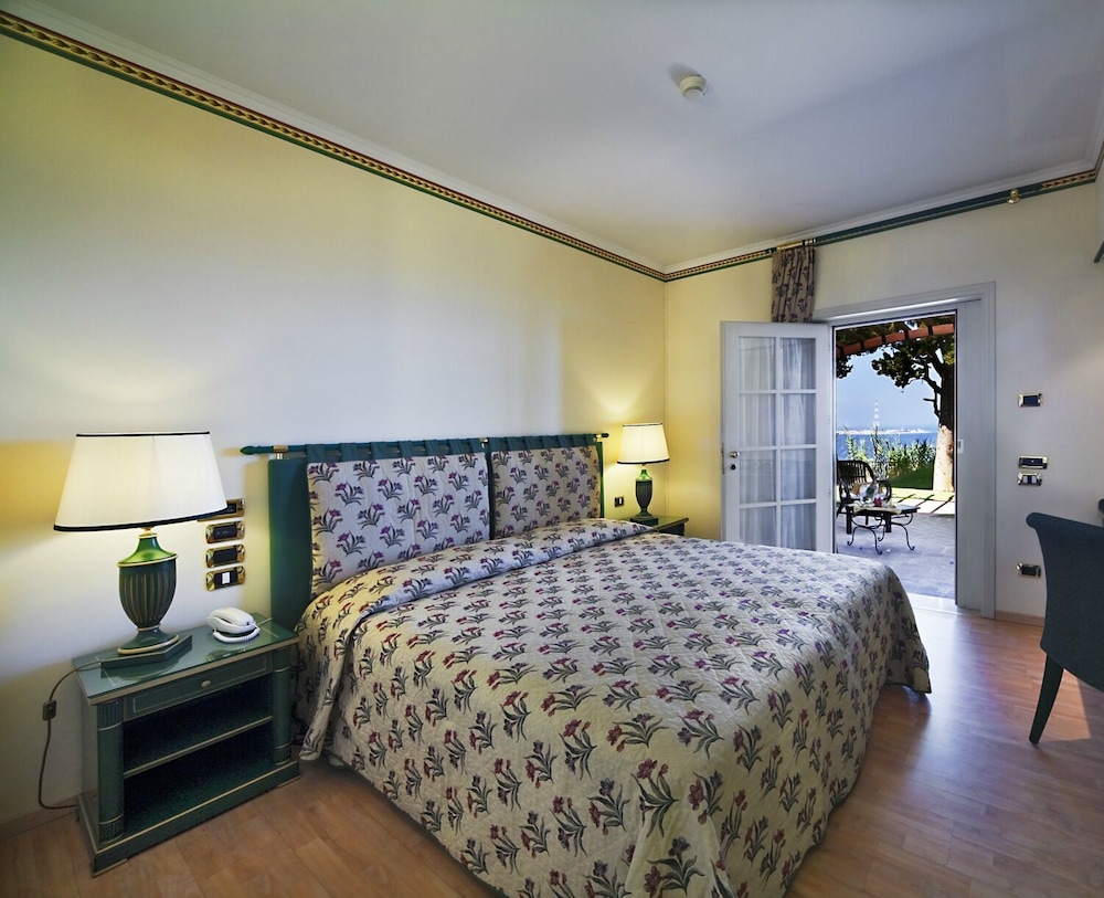 Classic Double Room, sea view, 1 queen bed or 2 twin beds - Photo 1