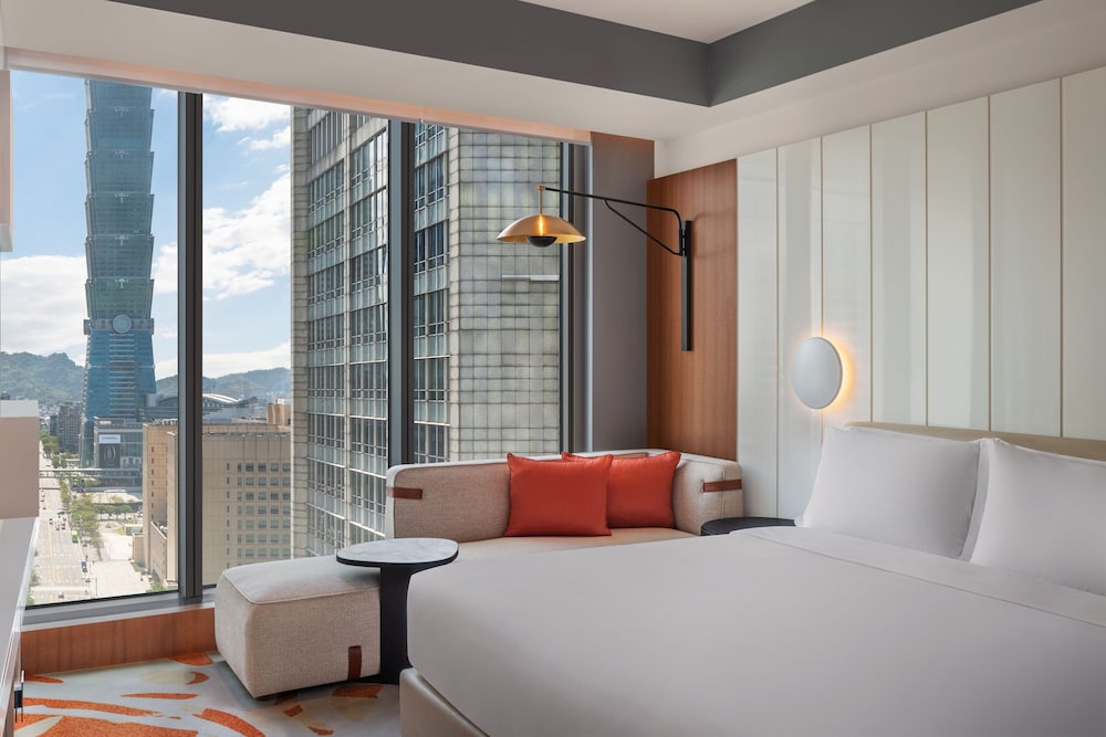 Room, 1 King Bed (Spectacular, Taipei 101 View) - Photo 3