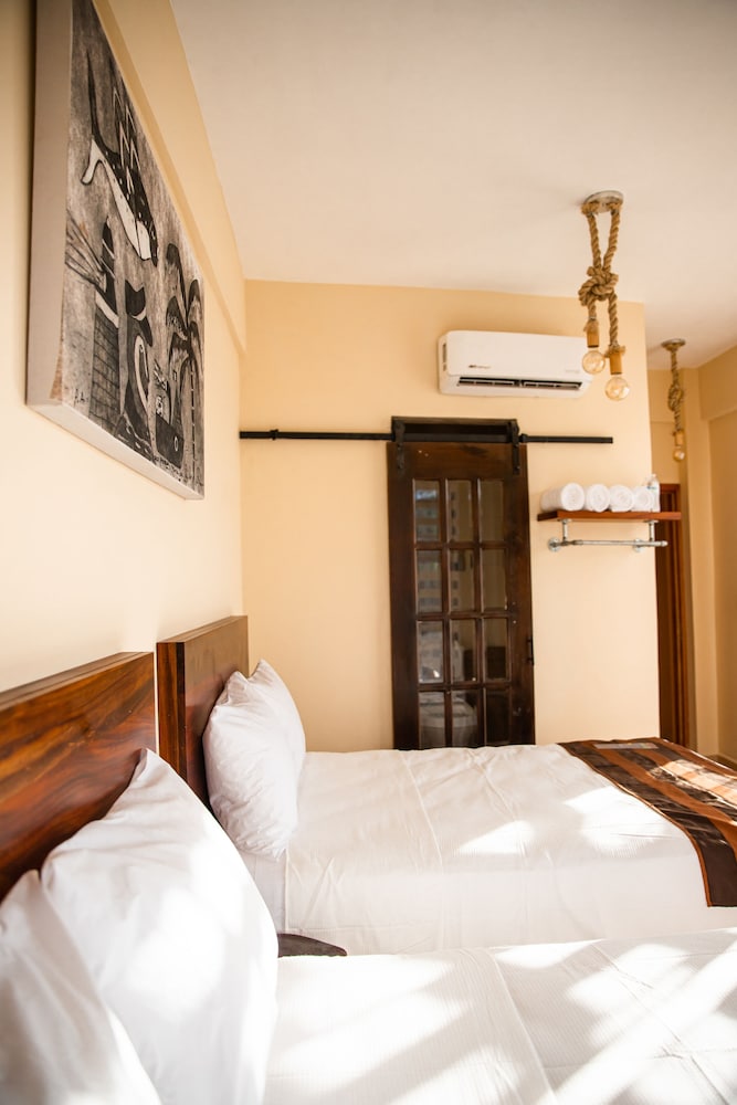 Economy Room