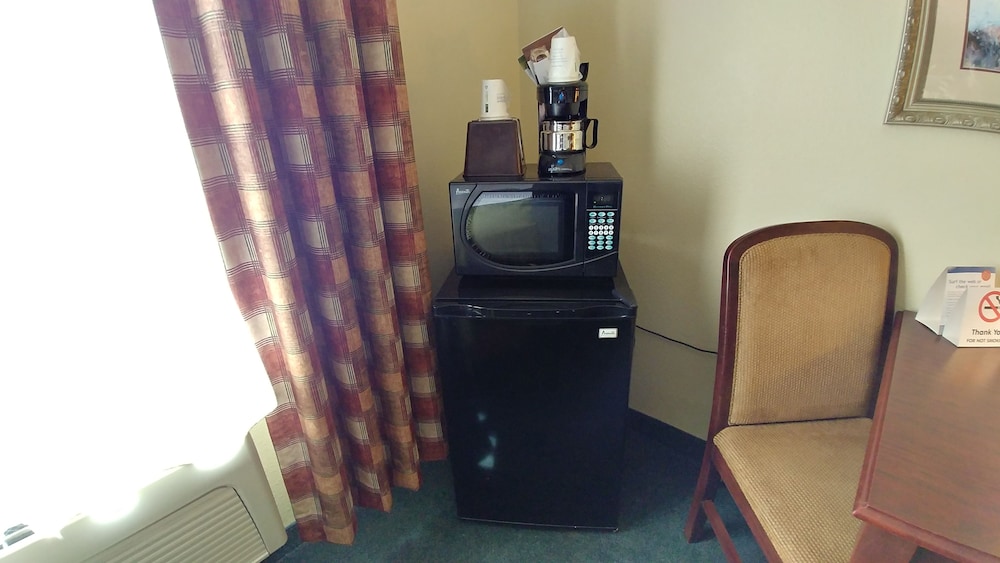 Room, 2 Queen Beds, Accessible, Non Smoking (Mobility Accessible) - Photo 10