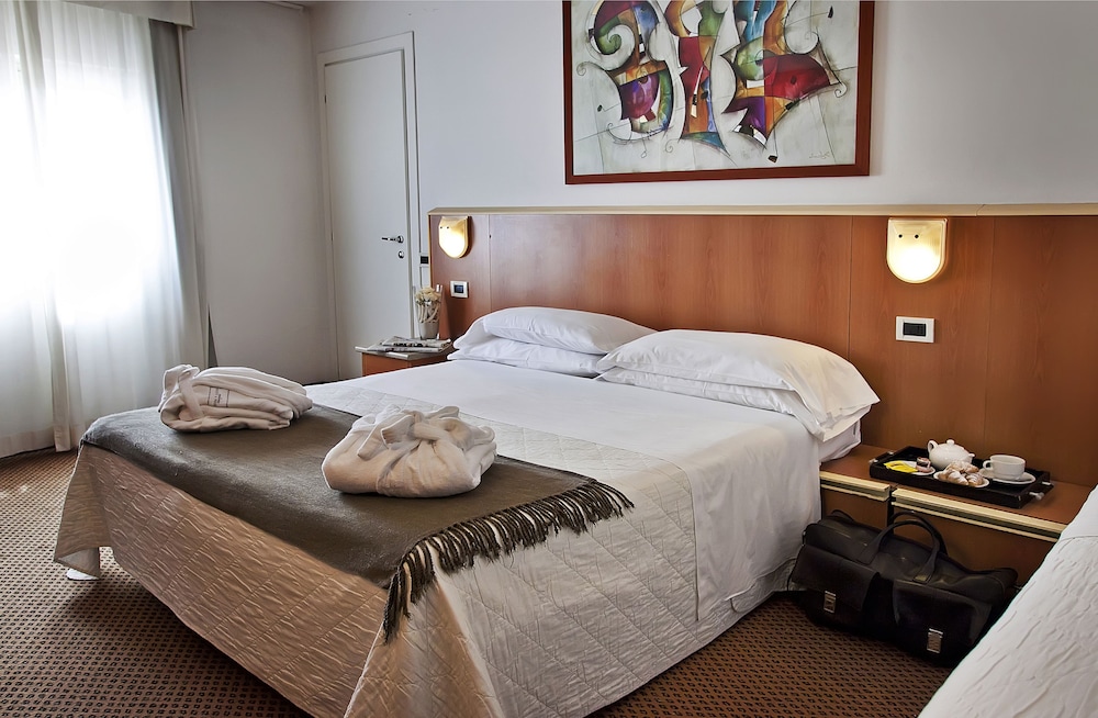 Standard Double Room Single Use - Photo 1