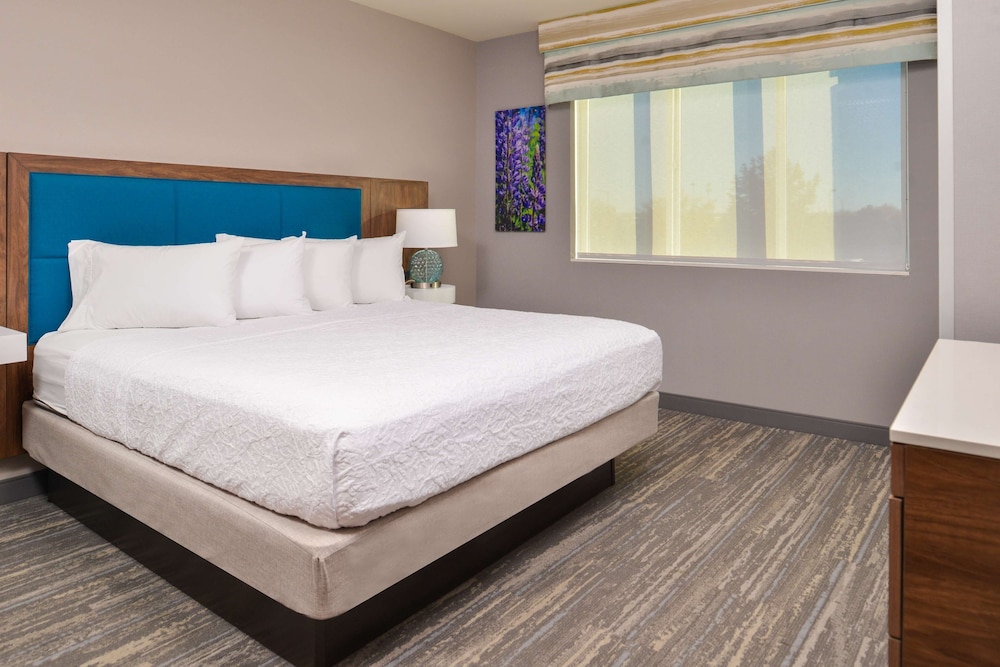 Suite, Multiple Beds, Non Smoking - Photo 2