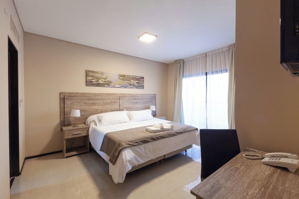 Deluxe Suite, City View