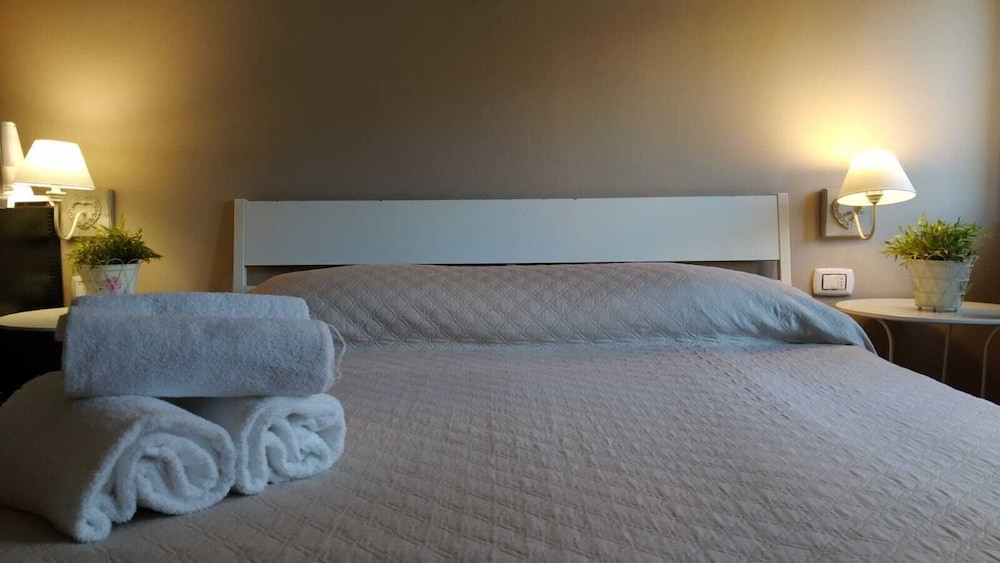 Classic Double Room, 1 Bedroom, Private Bathroom (1-2) - Photo 5