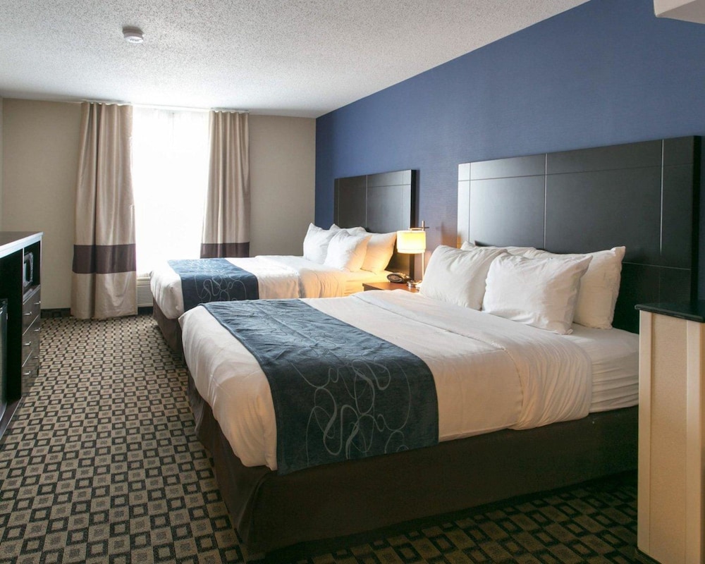 Suite, Non Smoking (2 Queen beds With Sofa bed) - Photo 1
