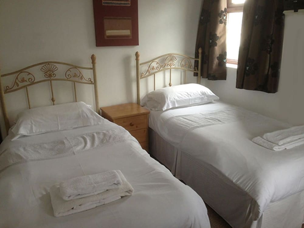 Basic Twin Room - Photo 2