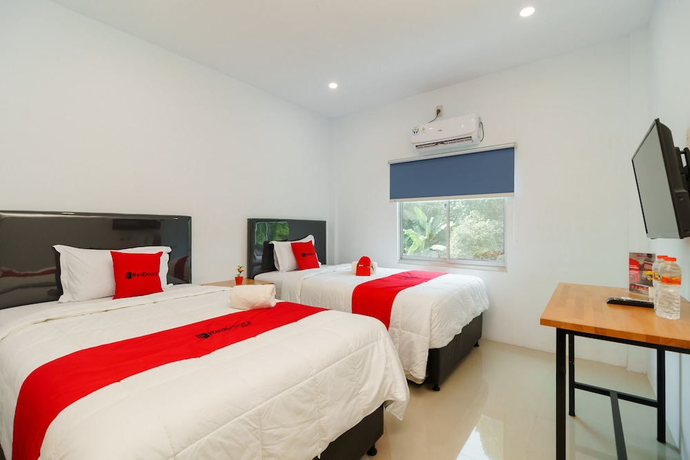 Twin Room (Reddoorz)